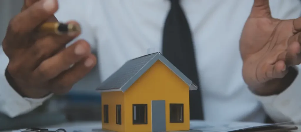 professional conducting pre-purchase and pre-sale property valuations